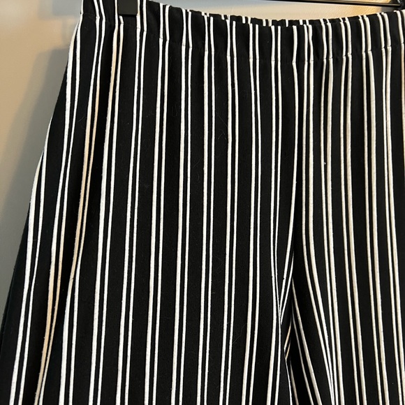 Wild Fable Wide Leg Crop Black/White Stripe Gaucho Pant with Elastic Waistband M - Picture 2 of 5